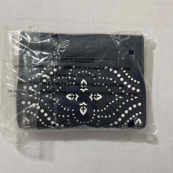 Vera Bradley Morocco Navy Laser-Cut Petite Trifold Wallet - Picture 8 of 8